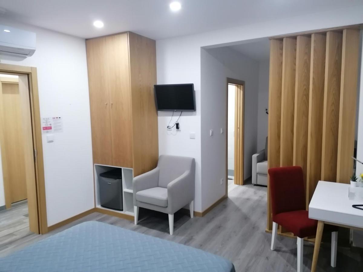 Alojamento Girassol - Guest House - Quarto Com Casa De Banho Privativa Кастело Бранко Екстериор снимка
