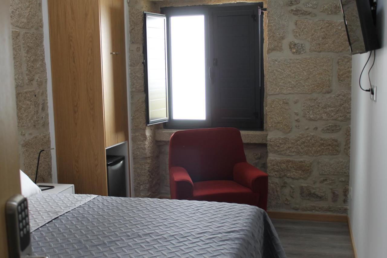 Alojamento Girassol - Guest House - Quarto Com Casa De Banho Privativa Кастело Бранко Екстериор снимка