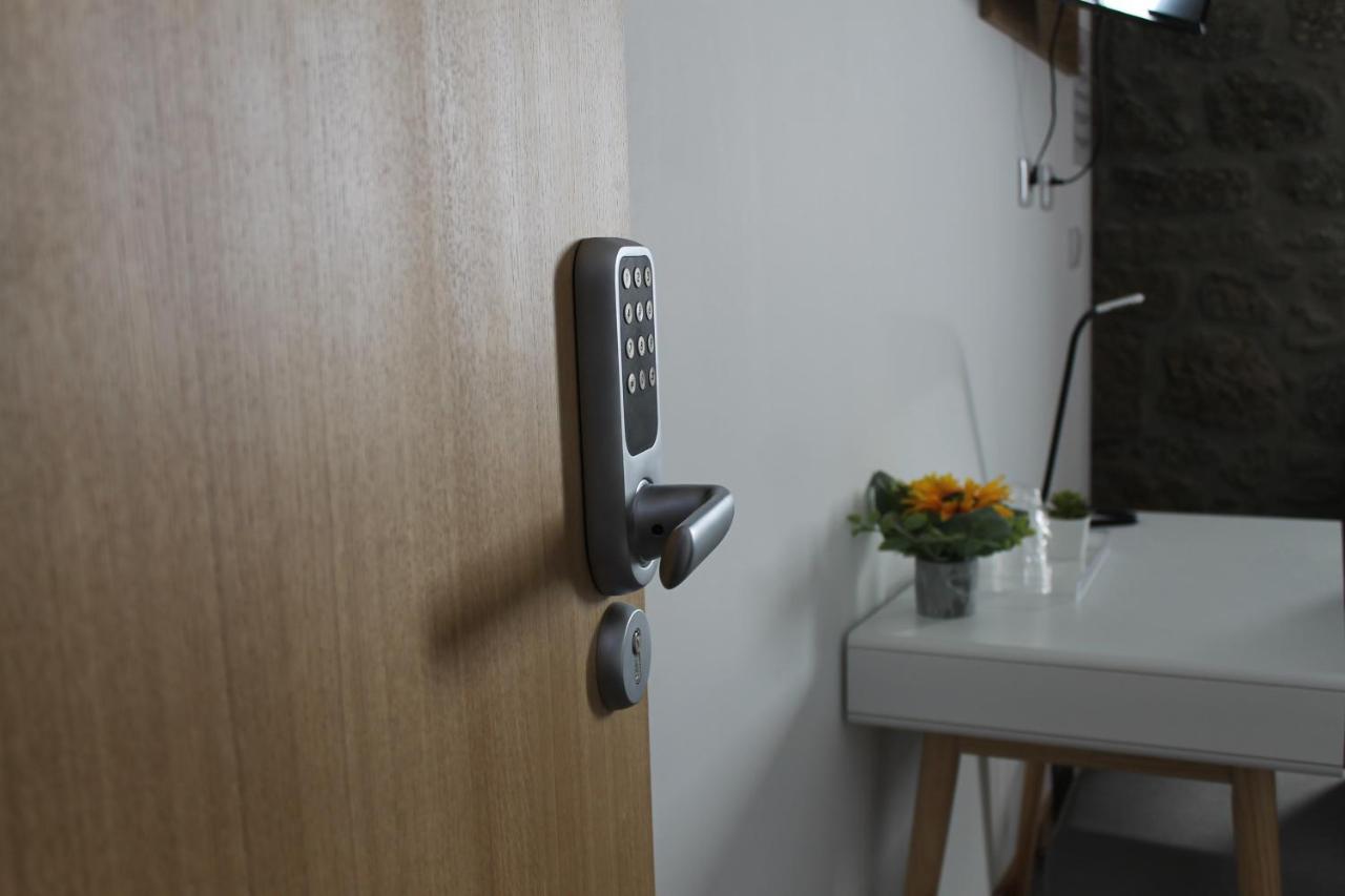 Alojamento Girassol - Guest House - Quarto Com Casa De Banho Privativa Кастело Бранко Екстериор снимка