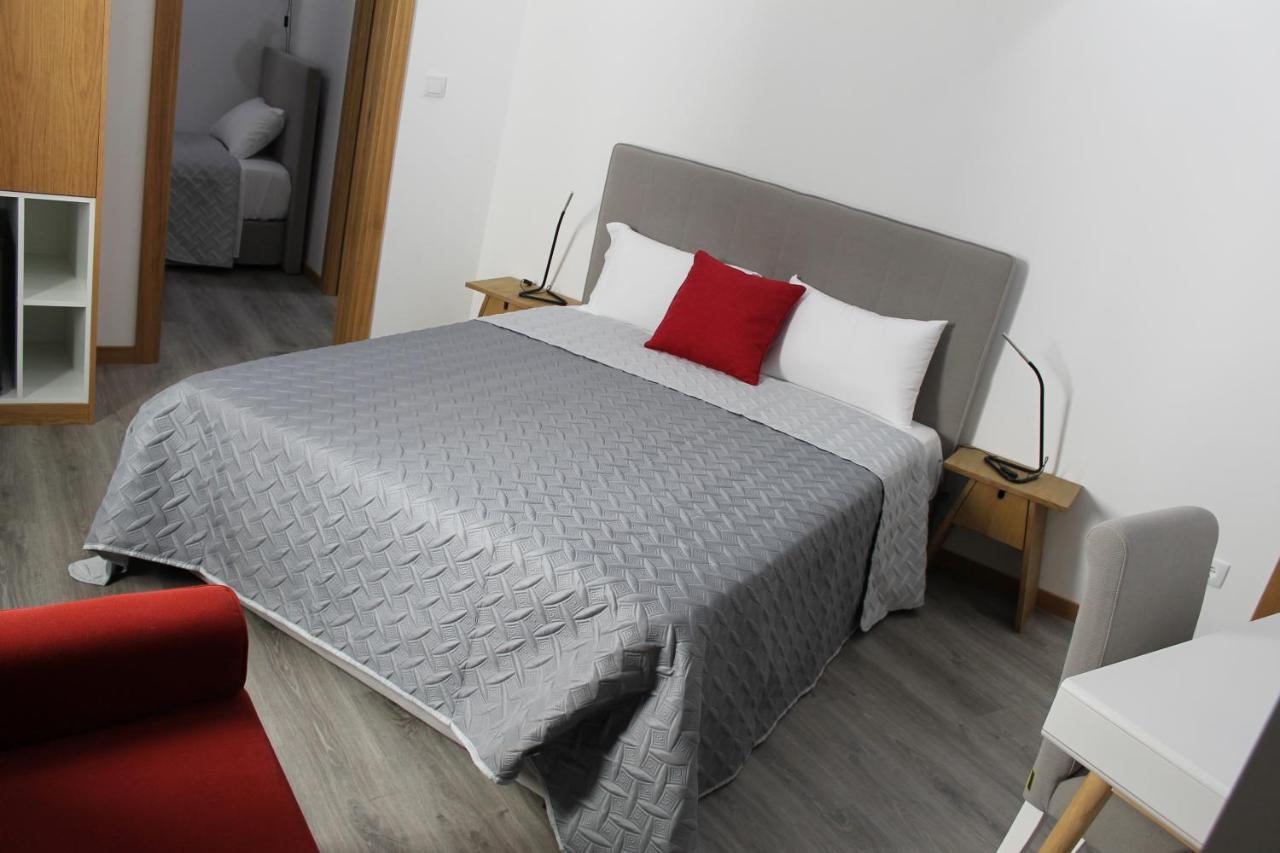 Alojamento Girassol - Guest House - Quarto Com Casa De Banho Privativa Кастело Бранко Екстериор снимка