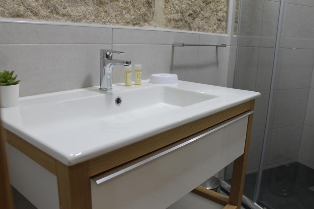 Alojamento Girassol - Guest House - Quarto Com Casa De Banho Privativa Кастело Бранко Екстериор снимка