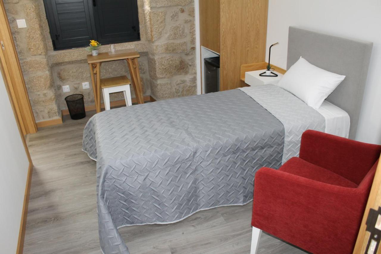Alojamento Girassol - Guest House - Quarto Com Casa De Banho Privativa Кастело Бранко Екстериор снимка