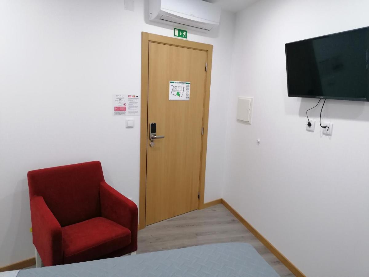 Alojamento Girassol - Guest House - Quarto Com Casa De Banho Privativa Кастело Бранко Екстериор снимка