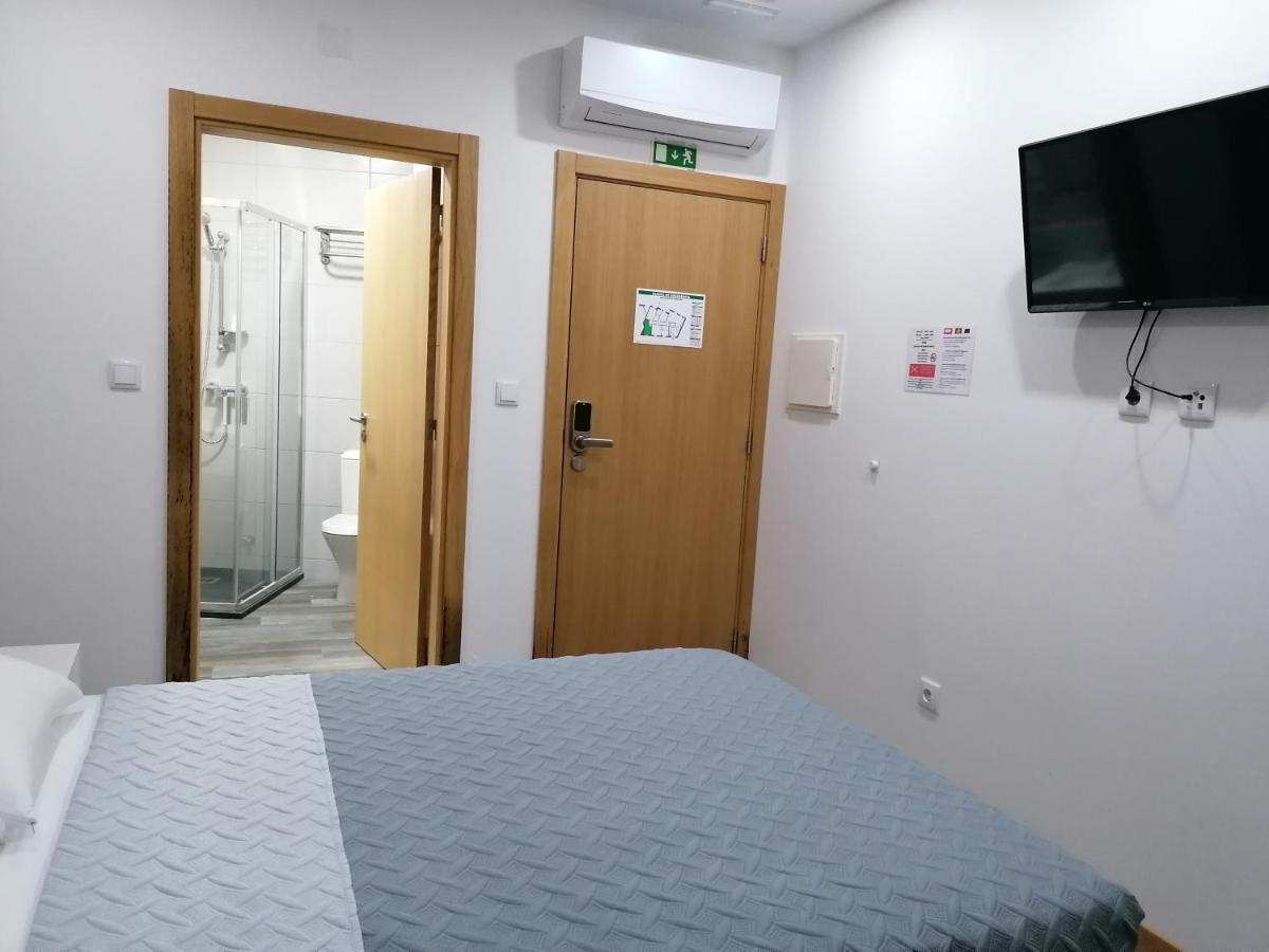 Alojamento Girassol - Guest House - Quarto Com Casa De Banho Privativa Кастело Бранко Екстериор снимка
