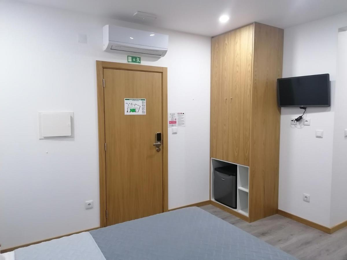 Alojamento Girassol - Guest House - Quarto Com Casa De Banho Privativa Кастело Бранко Екстериор снимка
