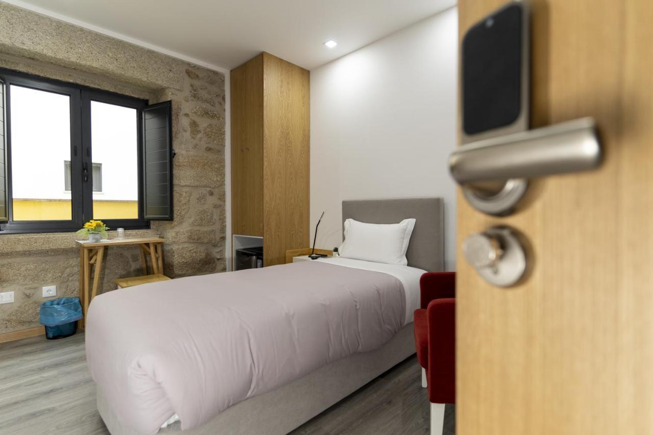 Alojamento Girassol - Guest House - Quarto Com Casa De Banho Privativa Кастело Бранко Екстериор снимка