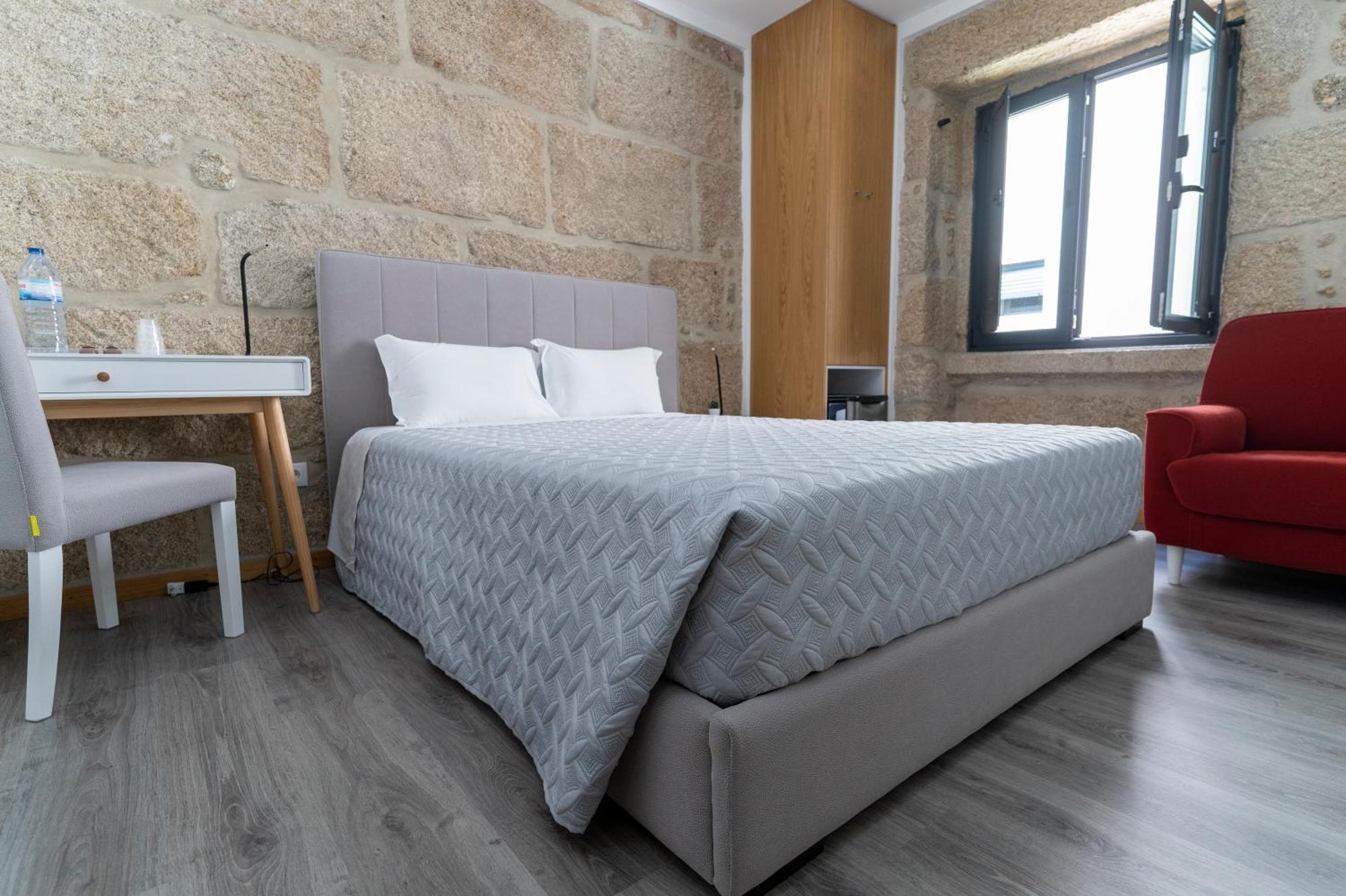 Alojamento Girassol - Guest House - Quarto Com Casa De Banho Privativa Кастело Бранко Екстериор снимка