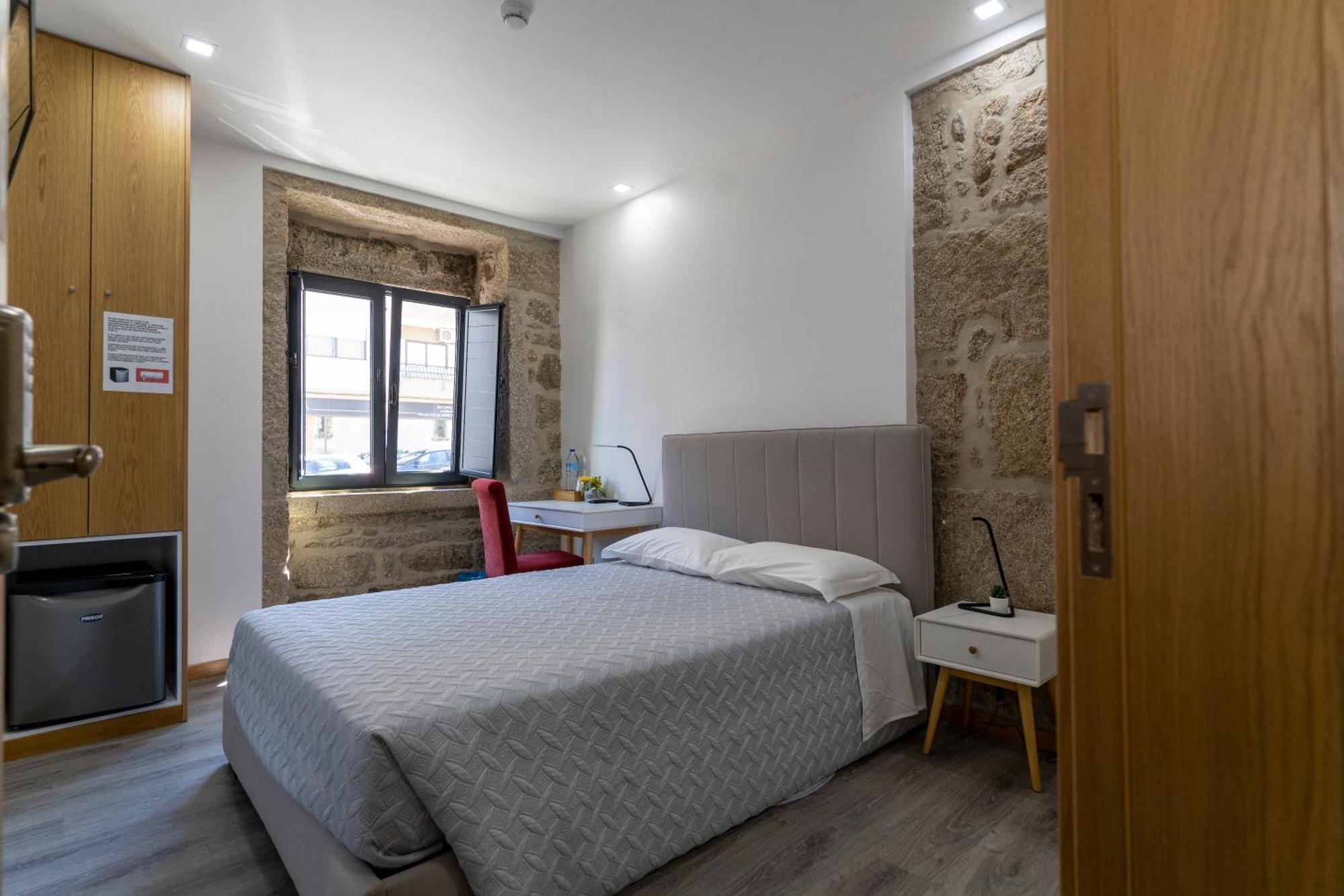 Alojamento Girassol - Guest House - Quarto Com Casa De Banho Privativa Кастело Бранко Екстериор снимка