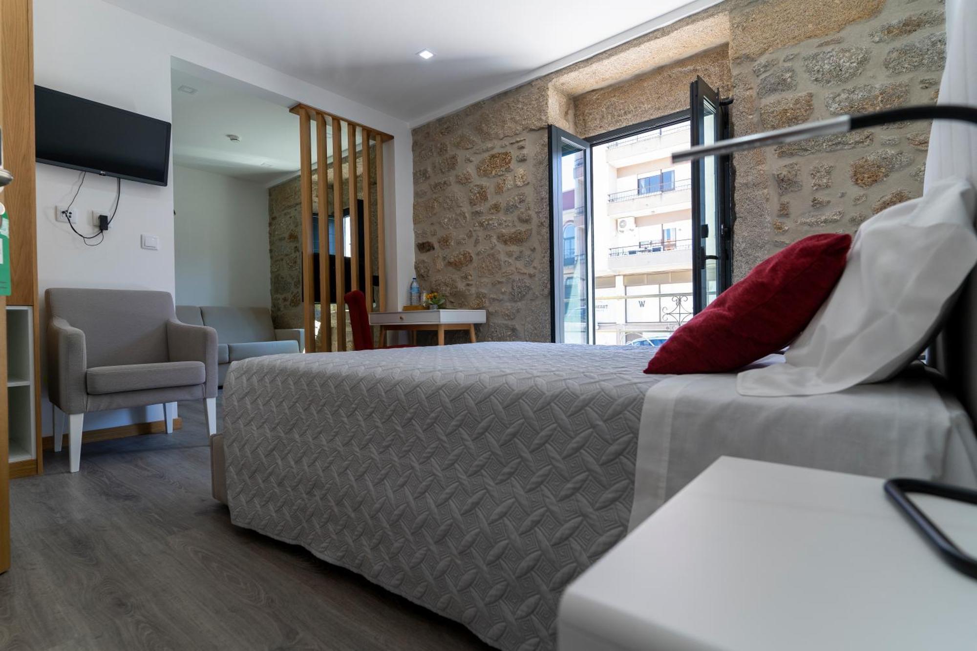 Alojamento Girassol - Guest House - Quarto Com Casa De Banho Privativa Кастело Бранко Екстериор снимка